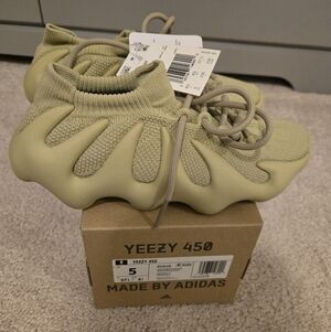 Yeezy Kids Sneakers in Olive Green
